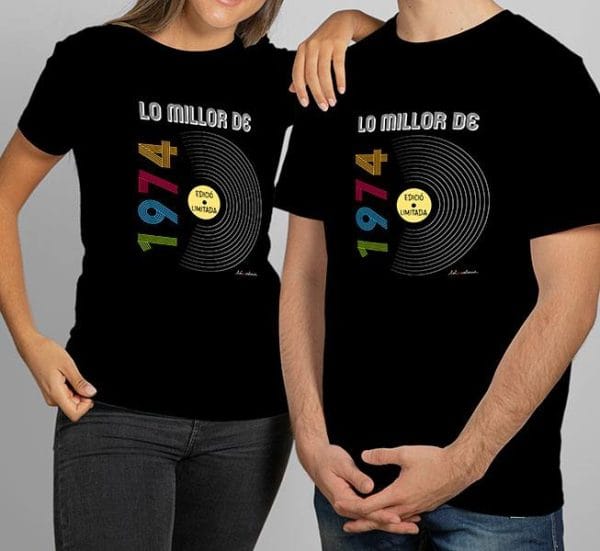 Parella amb samarreta mànega curta Lo millor de 1974 Edició limitada negra - Samarretes en valencià - Productes en valencià - Tot en valencià